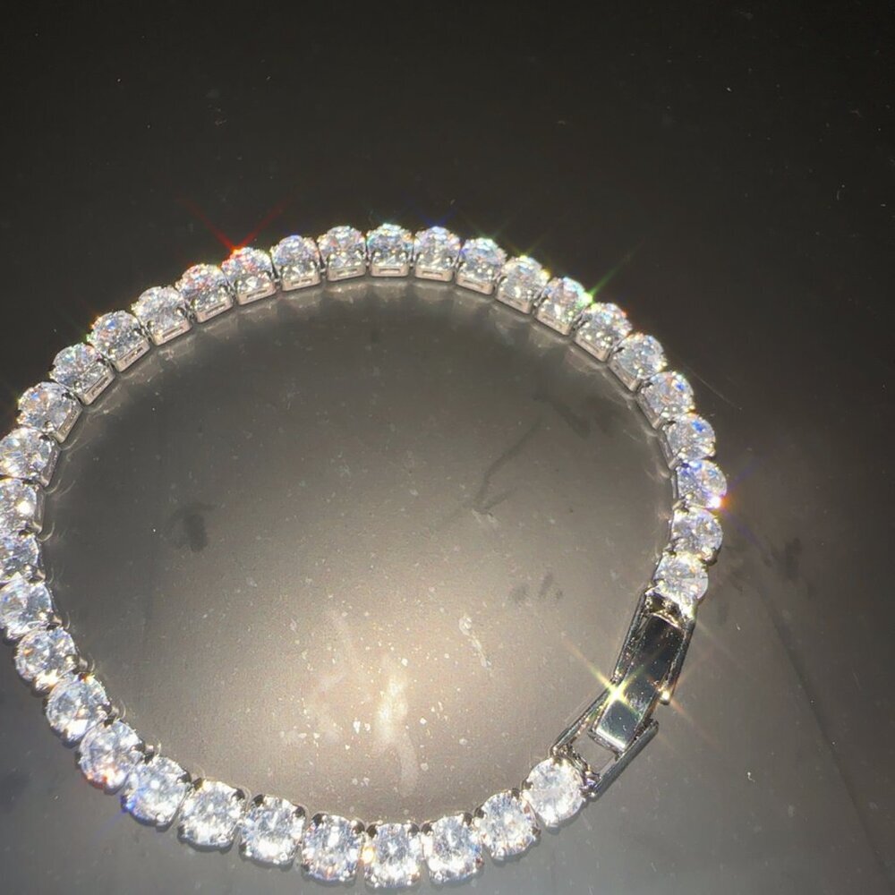 Cubic Zirconia Tennis Bracelet Silver Tone  Round Cut Sparkling Luxury Jewelry - Picture 9 of 9